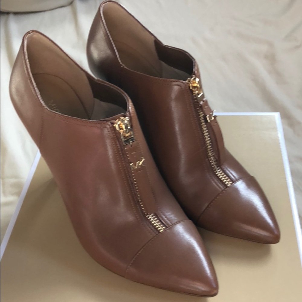 Gorgeous Michael Kors Andie bootie